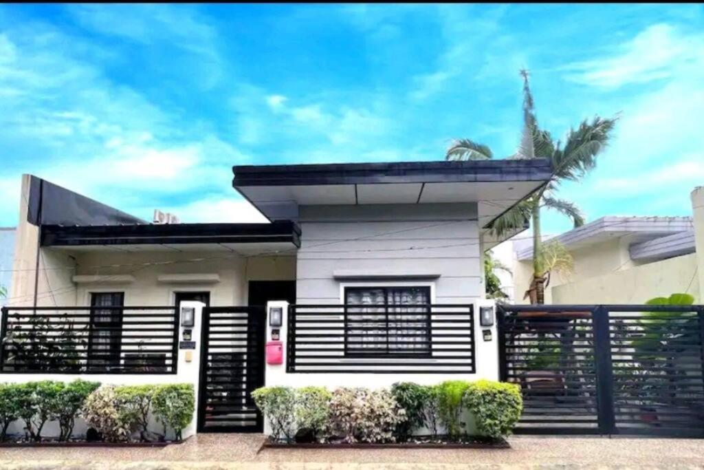 Home Away From Home. Bacolod Exteriör bild