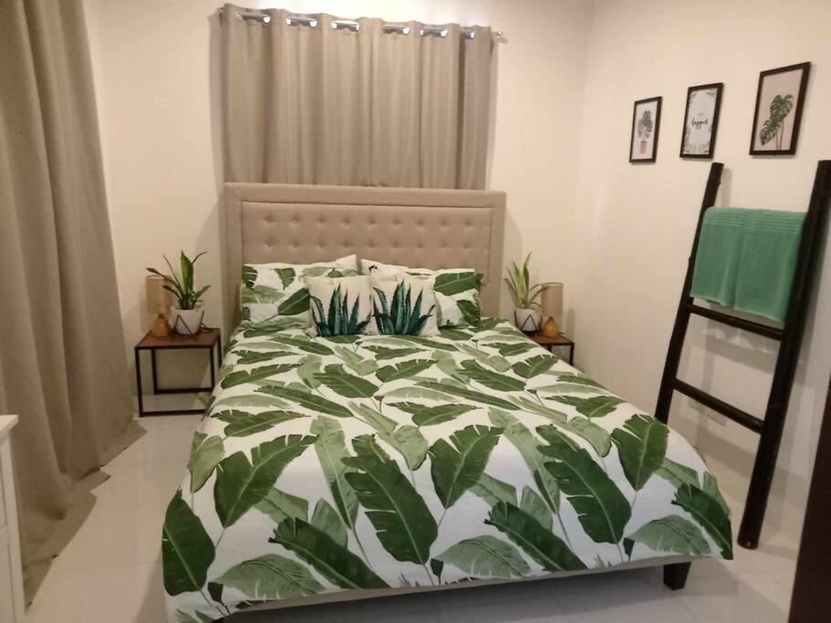 Home Away From Home. Bacolod Exteriör bild